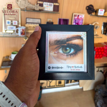 Two Eyes Frame